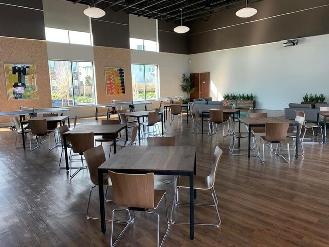 Building Photo - Boulevards End Unit Townhouse, 3 Bed / 2.5 Bath, Amenities, Close to 580 - This is a 3-6 month sh...