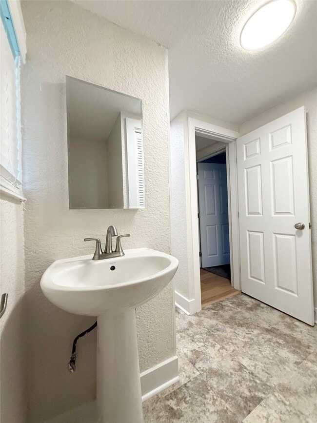 Building Photo - 14070 S Hwy 288b