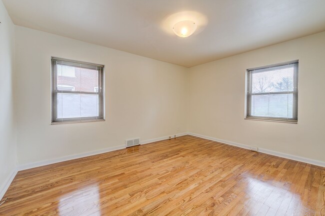 Building Photo - 1154 Moorlands Dr