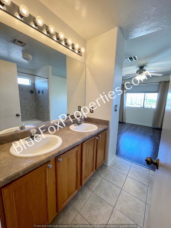 Building Photo - 8701 E Chimney Spring Dr