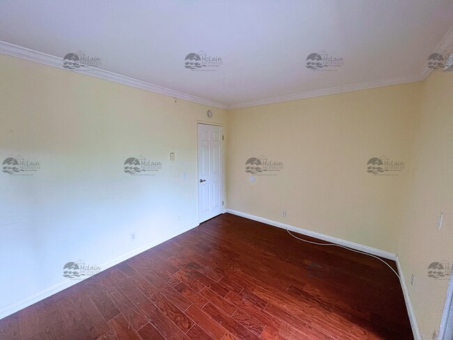 Building Photo - 1 Bedroom Just Minutes to Beach in Oceanside West of the 5!