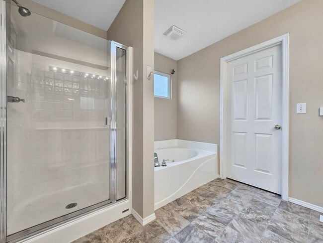 Building Photo - 2-Story modern home in Silver Firs. Large outdoor space!!!