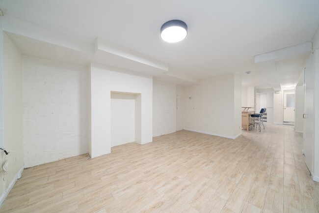 Building Photo - 1205 Bloomfield St