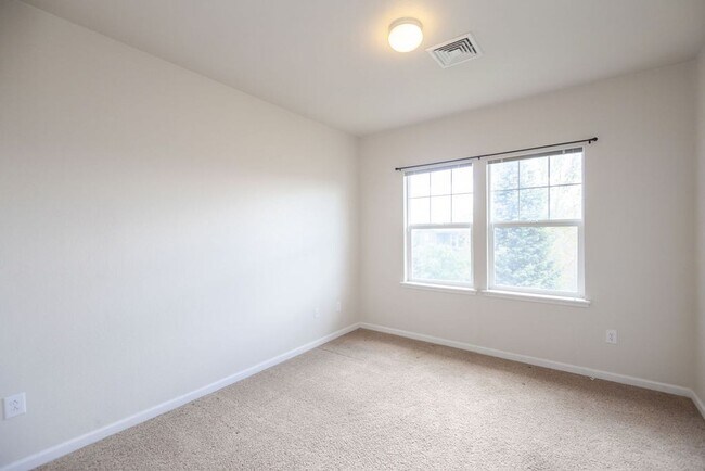 Building Photo - 2421 Owens Ave