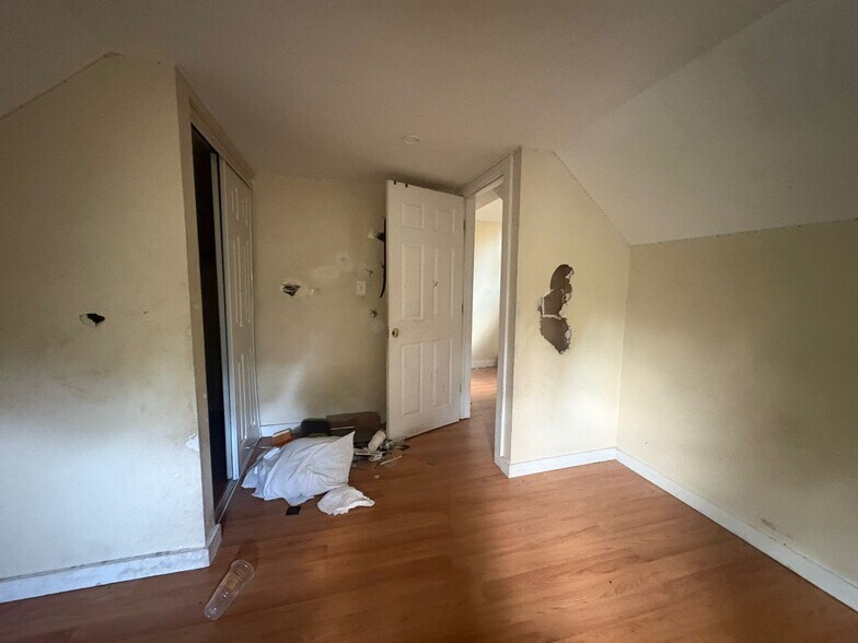 Building Photo - 271 Augur St