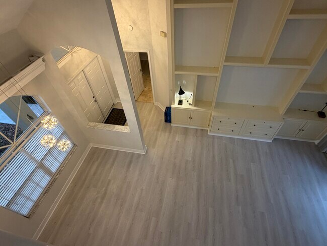 Building Photo - 1343 Lake Breeze Dr