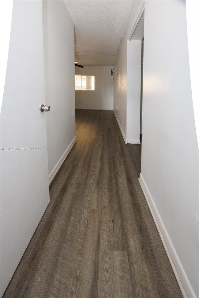 Building Photo - 14970 SW 82nd Ln