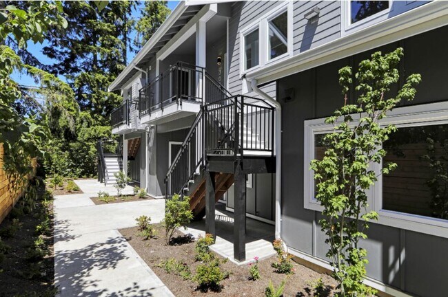 Building Photo - 1 BD with a Den/1 bath 2 weeks FREE!  Grou...