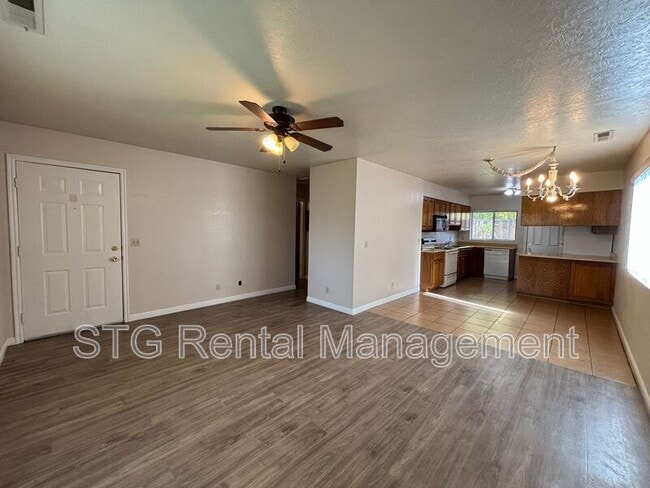 Building Photo - 325 N Main St