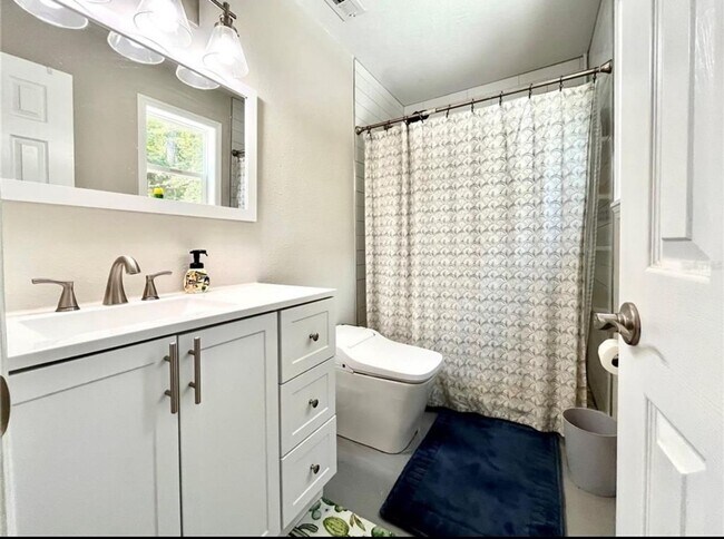 Building Photo - Charming 3BR House in Bunnell