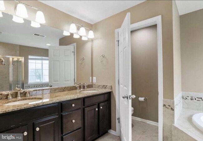 Building Photo - 320 Hopkins Dr