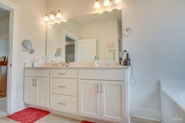 Building Photo - 229 Camellia Dr