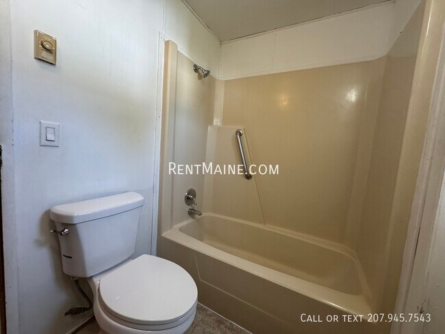 Building Photo - 8 Goodwin Lp