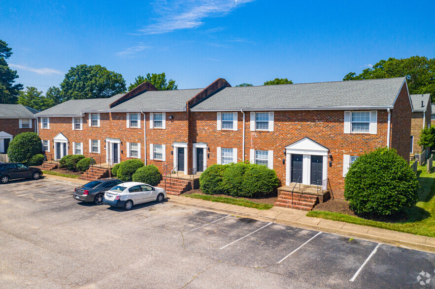 Building Photo - Kingly Ones and Briarwood Court Apartments