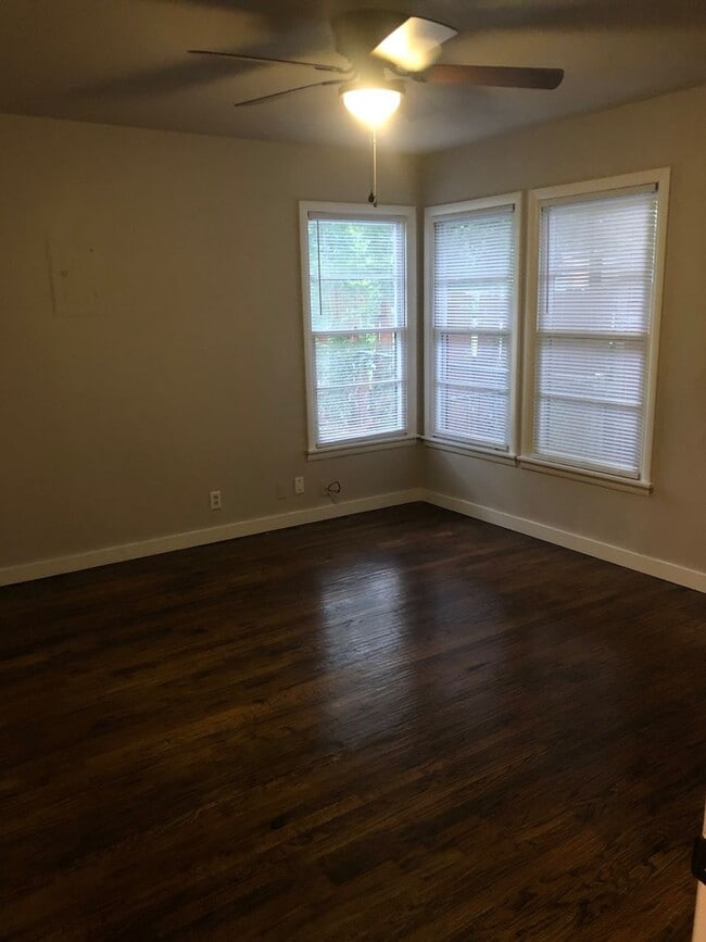 Building Photo - Beautiful Cottage newly remodel!! LOVE thi...