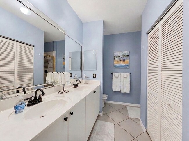 Building Photo - 2-bedroom + den condo in Lely Resort!
