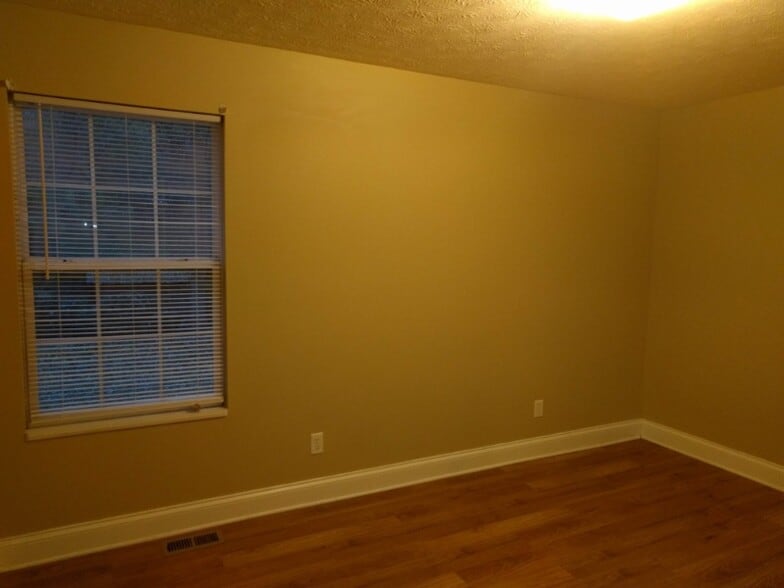 Building Photo - 1527 Lynch Ln