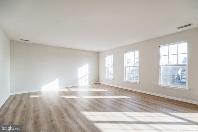 Building Photo - 215 Kemper Ct