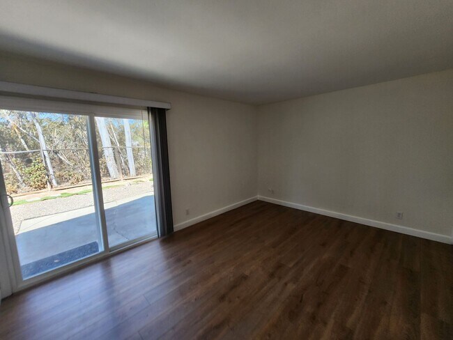 Building Photo - 10930 Red Rock Dr