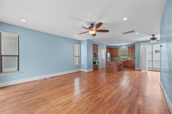 Building Photo - 711 St Charles St
