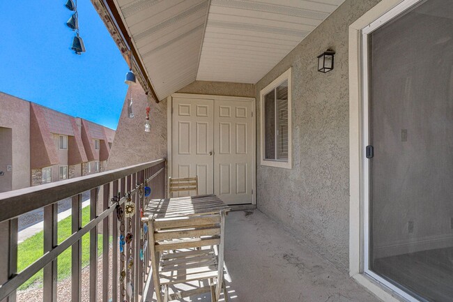 Building Photo - SINGLE BEDROOM CONDO IN GUARD GATED COMMUN...