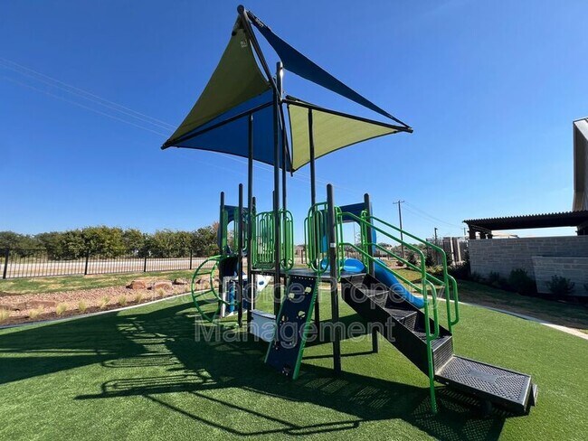 Building Photo - 9608 New Bern Dr