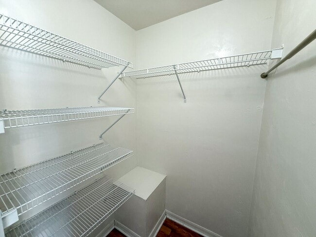 Building Photo - Victoria Station #132