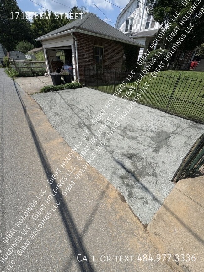 Building Photo - 1718 Elm St