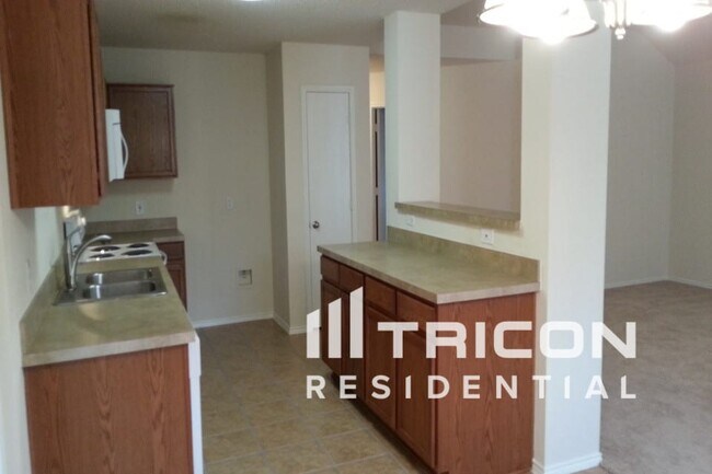 Building Photo - 704 River Run Dr