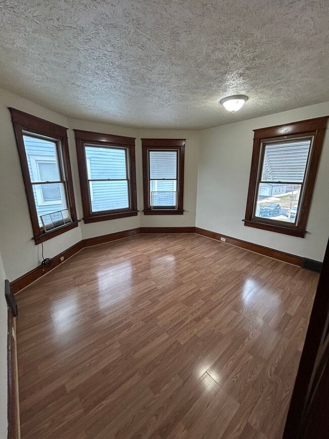 Building Photo - Great 4 bedroom house in East Stroudsburg Borough!