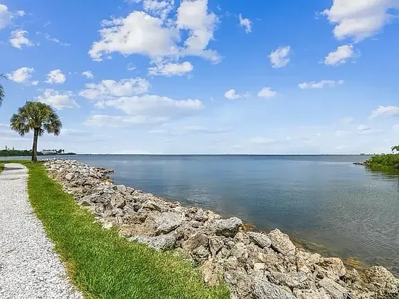 Building Photo - 5000 Culbreath Key Way