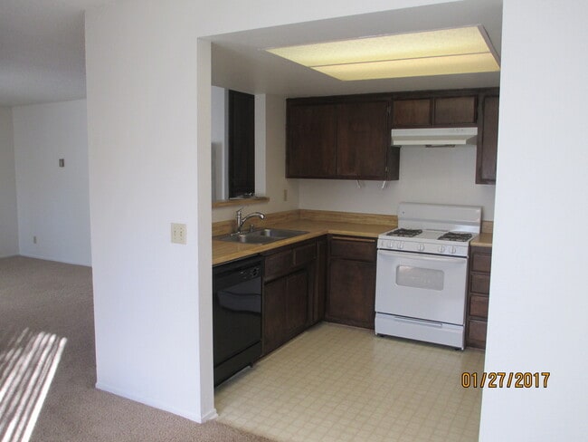 Building Photo - East Side Townhouse