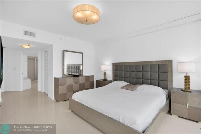 Building Photo - 16699 Collins Ave