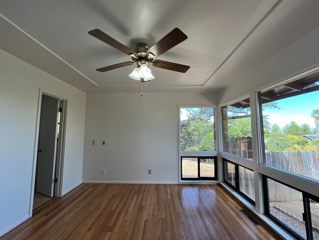 Building Photo - 420 Fairview Ln