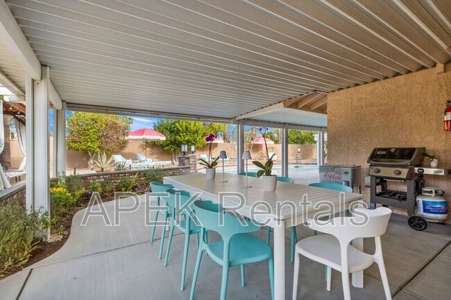 Building Photo - 1334 S San Joaquin Dr