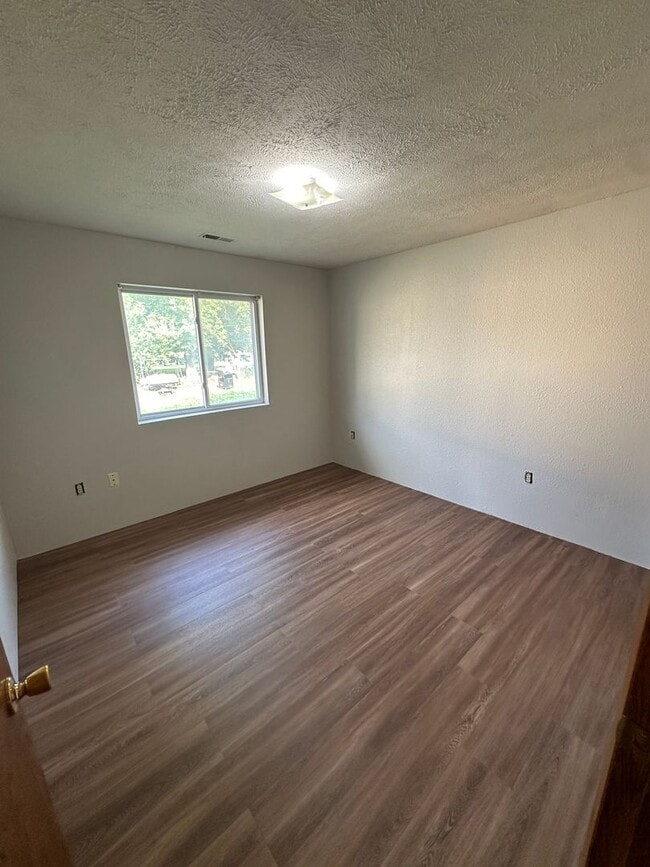 Building Photo - CD-111