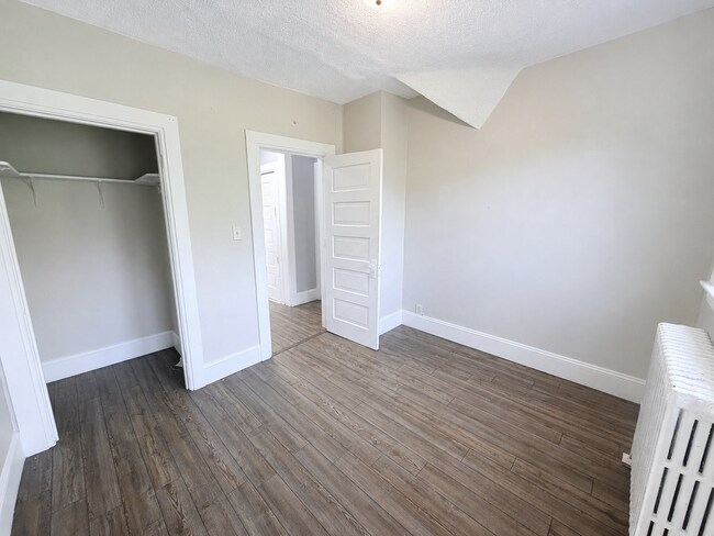 Building Photo - 1056 3rd St E