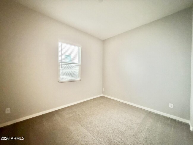 Building Photo - 10151 E Thunderbolt Ave