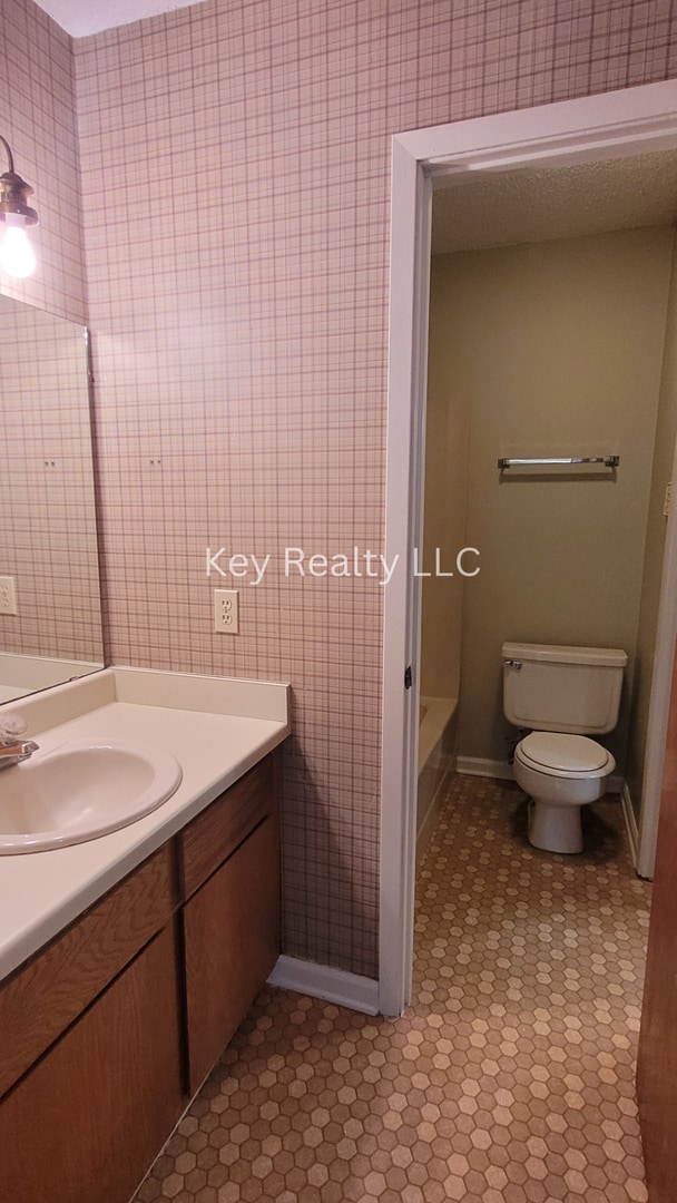 Building Photo - 602 - B Gary K - Pineville