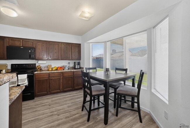 Building Photo - 4330 S Desert Willow Wy