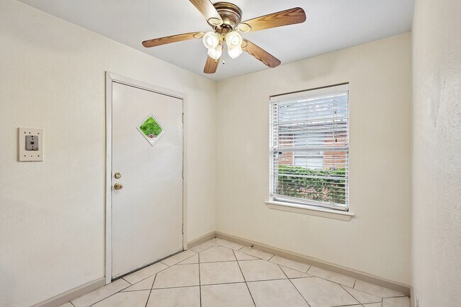 Building Photo - 6401 Rowan Ln