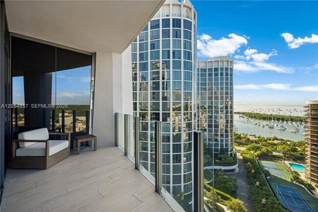 Building Photo - 2831 S Bayshore Dr