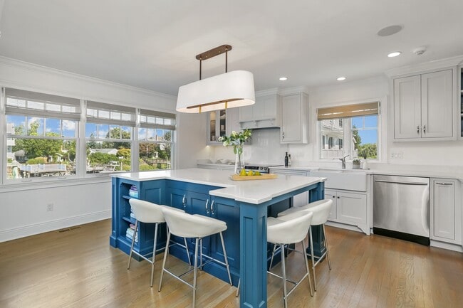 Building Photo - 1810 Fairfield Beach Rd