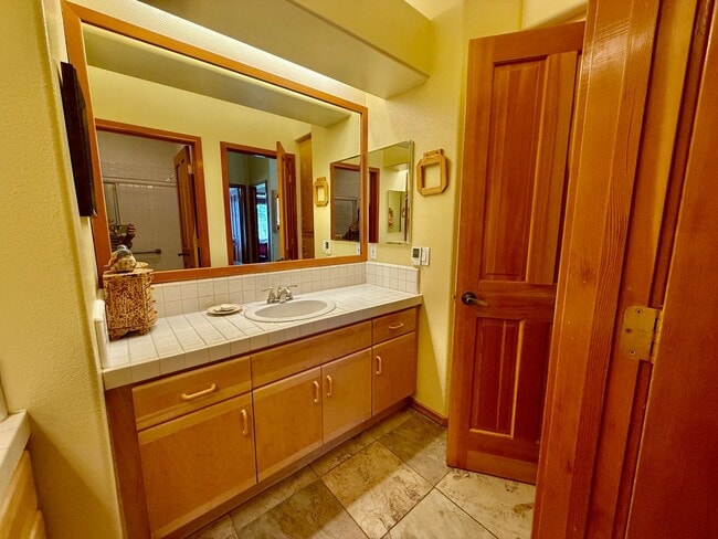 Building Photo - Snowcreek V – Stunning 4 Bed, 3 Bath Corner Unit