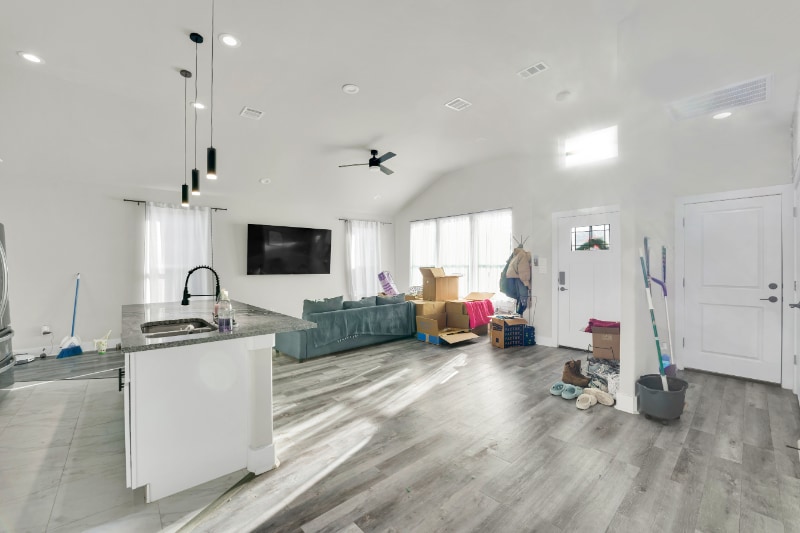 Building Photo - 4621 Collins Ave