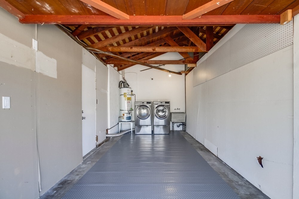Plenty of space to store a car or extra stuff - 2646 Violet St