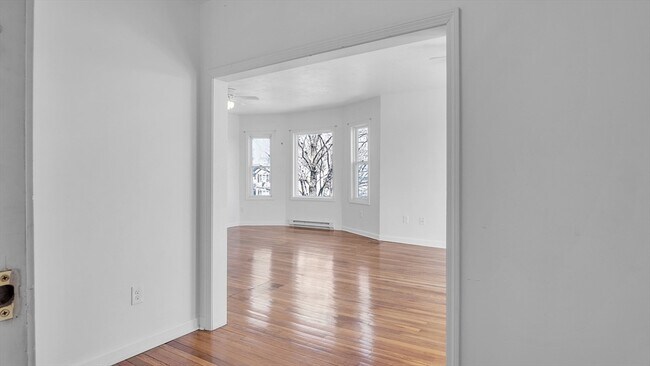 Building Photo - 1442 Main St