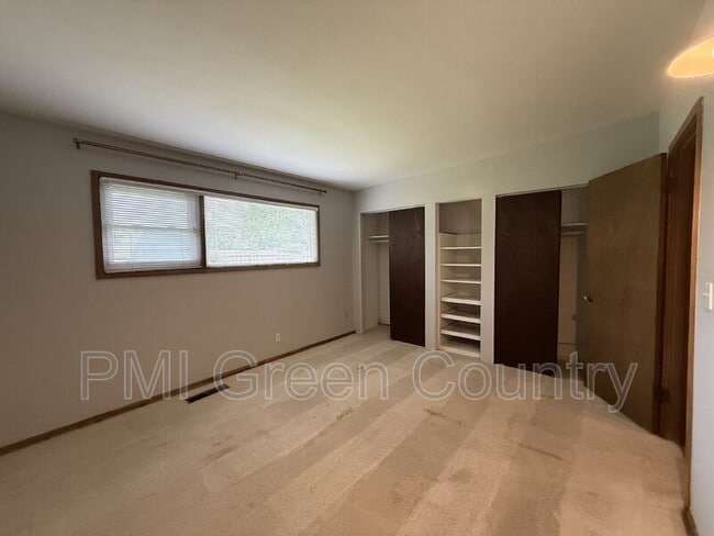 Building Photo - 4978 E 26th St