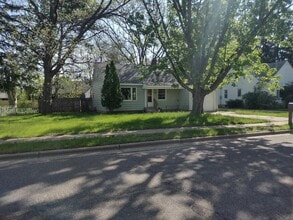 Building Photo - 1328 Wilson Dr