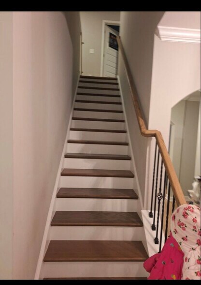 Building Photo - 317 Underhill Dr